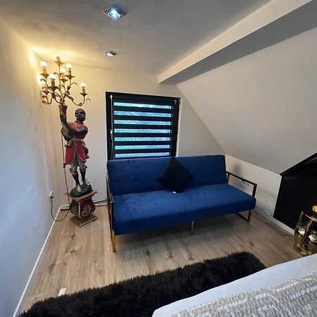Luxury Apartment *