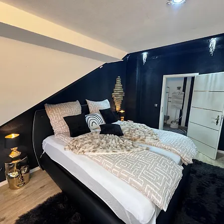 Luxury Apartment *
